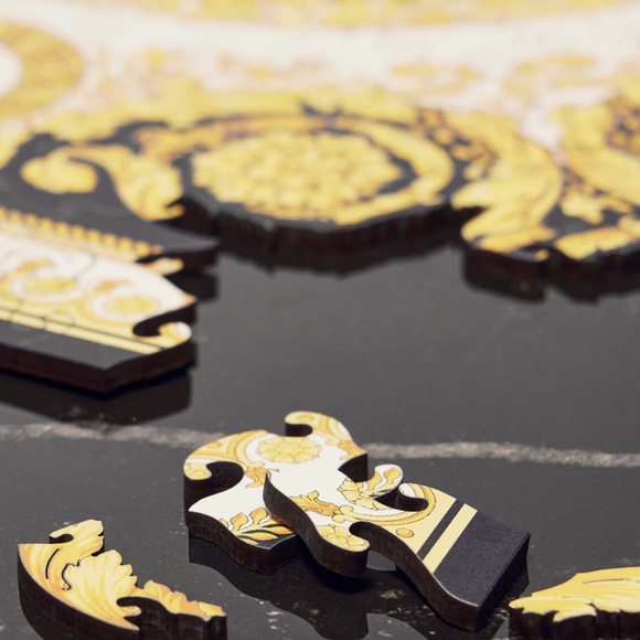 AUTHENTIC VERSACE BAROCCO PUZZLE MEDUSA.  🔥Host Pick🔥 - Picture 7 of 13